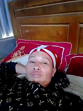 Snapshot of donna-bae chatting on 10/10/25, 06:45 donna-bae online show from 10/10/25, 06:45