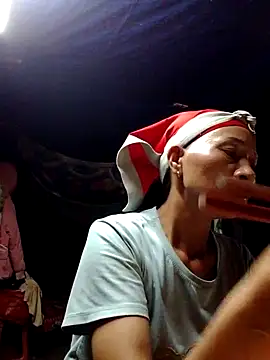 Snapshot of donna-bae chatting on 10/13/25, 12:27 donna-bae online show from 10/13/25, 12:27