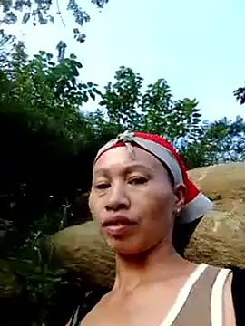 Snapshot of donna-bae chatting on 10/29/25, 12:02 donna-bae online show from 10/29/25, 12:02