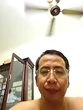 Snapshot of MaiHoang2k chatting on 10/05/25, 01:42 MaiHoang2k online show from 10/05/25, 01:42