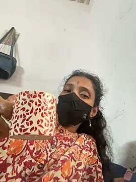 Snapshot of sweetreddy-02 chatting on 10/11/25, 05:28 sweetreddy-02 online show from 10/11/25, 05:28