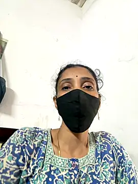 Snapshot of sweetreddy-02 chatting on 10/31/25, 05:52 sweetreddy-02 online show from 10/31/25, 05:52