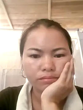 emly-xinh18 online show from 09/23/25, 06:05