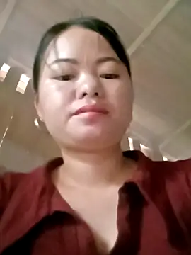 emly-xinh18 online show from 10/01/25, 12:49