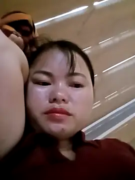 emly-xinh18 online show from 10/08/25, 06:11