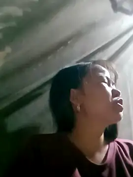 emly-xinh18 online show from 10/09/25, 02:59