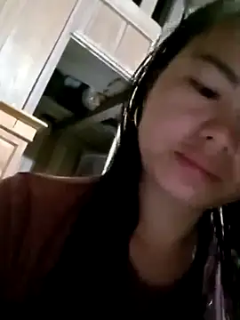 emly-xinh18 online show from 10/21/25, 11:22