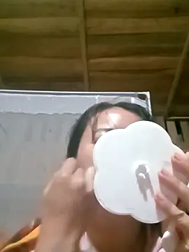 emly-xinh18 online show from 10/25/25, 12:34