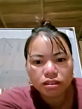 emly-xinh18 online show from 10/27/25, 12:20