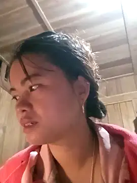 emly-xinh18 online show from 11/18/25, 12:49