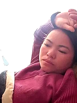 emly-xinh18 online show from 11/21/25, 07:29