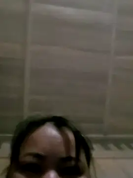 emly-xinh18 online show from 11/21/25, 11:14