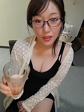 M Kaede online show from 10/30/25, 07:36