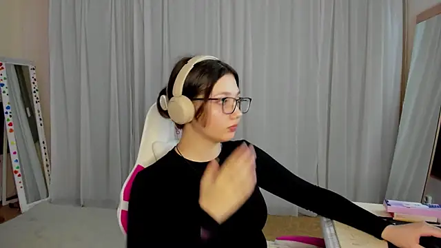 CarolKitty online show from 11/03/25, 08:15