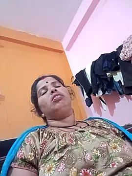 Snapshot of Hott_locky chatting on 10/08/25, 03:42 Hott locky online show from 10/08/25, 03:42