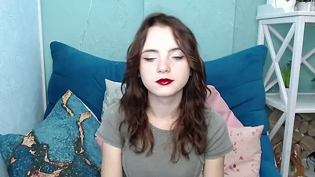 Snapshot of VivienneRo chatting on 09/20/25, 04:46 VivienneRo online show from 09/20/25, 04:46