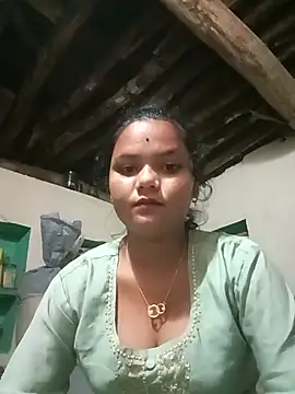 Snapshot of Hot_Shredha chatting on 10/29/25, 03:36 Hot Shredha online show from 10/29/25, 03:36