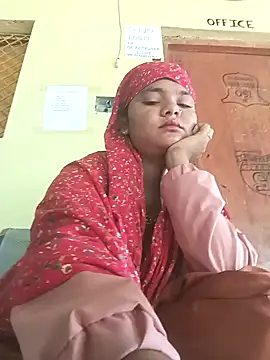 Snapshot of Hot_Shredha chatting on 11/19/25, 04:34 Hot Shredha online show from 11/19/25, 04:34