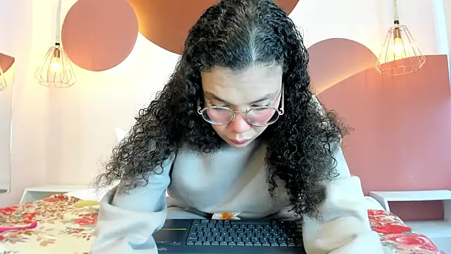 SweetStarr  online show from 09/30/25, 12:54