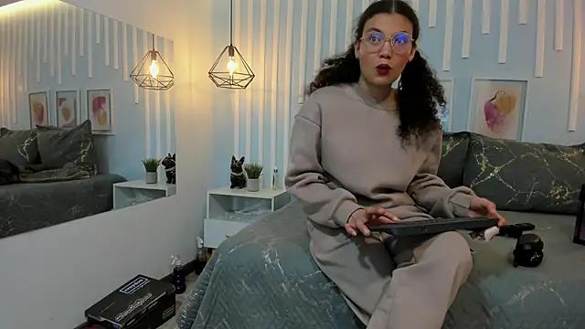 SweetStarr  online show from 10/21/25, 12:39