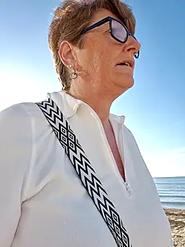 LadyLuxe xx online show from 11/12/25, 08:15