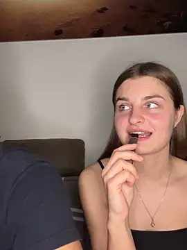 Snapshot of only4love chatting on 10/20/25, 08:42 only4love online show from 10/20/25, 08:42