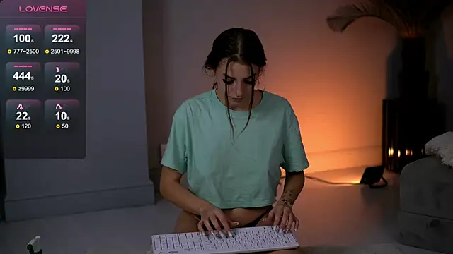 Snapshot of LunaVyx chatting on 11/07/25, 08:31 LunaVyx online show from 11/07/25, 08:31