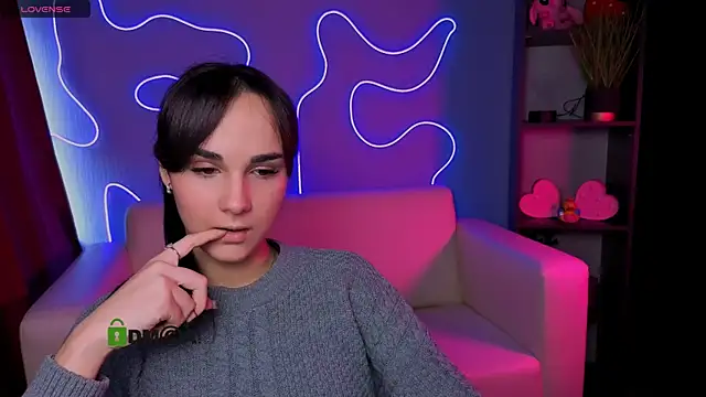 Snapshot of ariana_ross7 chatting on 11/24/25, 10:26 ariana ross7 online show from 11/24/25, 10:26