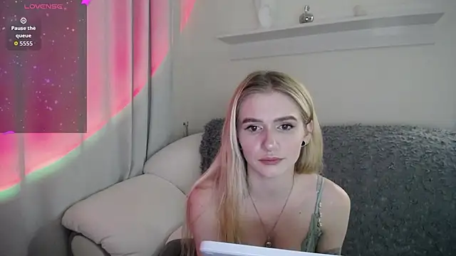 Ange Lus online show from 10/12/25, 08:19