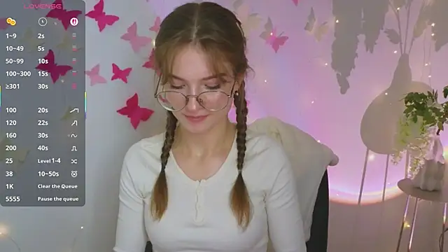 Snapshot of Katyaa_Lover chatting on 10/28/25, 04:20 Katyaa Lover online show from 10/28/25, 04:20