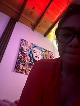 Snapshot of Agatha210 chatting on 10/12/25, 11:37 Agatha210 online show from 10/12/25, 11:37