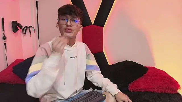 Snapshot of bellmontneon chatting on 11/10/25, 11:31 bellmontneon online show from 11/10/25, 11:31