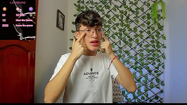 Snapshot of bellmontneon chatting on 11/24/25, 11:21 bellmontneon online show from 11/24/25, 11:21