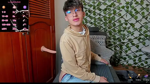 Snapshot of bellmontneon chatting on 12/01/25, 11:15 bellmontneon online show from 12/01/25, 11:15