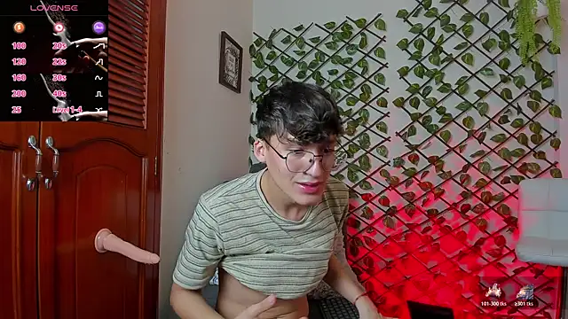 Snapshot of bellmontneon chatting on 12/05/25, 11:41 bellmontneon online show from 12/05/25, 11:41