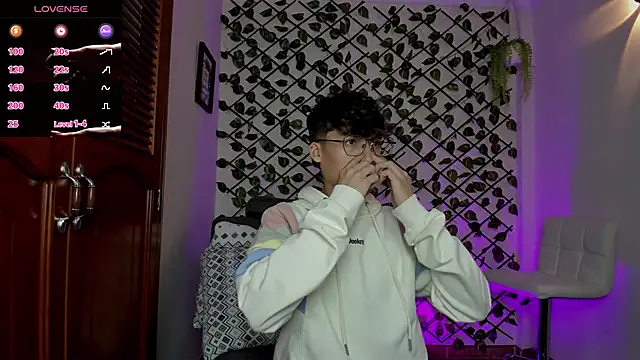 Snapshot of bellmontneon chatting on 12/16/25, 11:15 bellmontneon online show from 12/16/25, 11:15