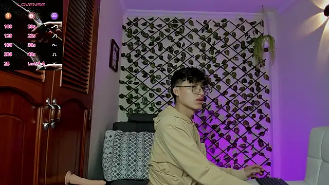 Snapshot of bellmontneon chatting on 12/18/25, 11:27 bellmontneon online show from 12/18/25, 11:27