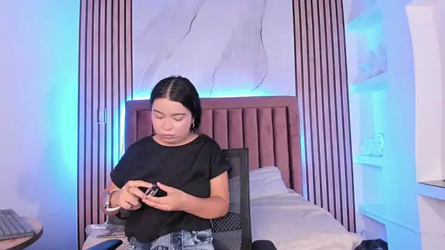 Snapshot of LunaWiill_ chatting on 09/24/25, 12:19 LunaWiill online show from 09/24/25, 12:19