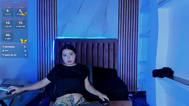 Snapshot of LunaWiill_ chatting on 10/04/25, 12:14 LunaWiill online show from 10/04/25, 12:14