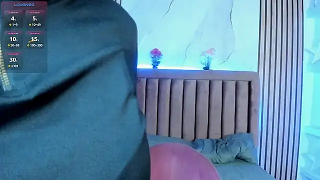 Snapshot of LunaWiill_ chatting on 10/13/25, 07:47 LunaWiill online show from 10/13/25, 07:47