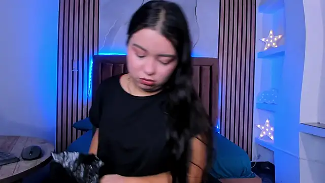 Snapshot of LunaWiill_ chatting on 10/30/25, 12:28 LunaWiill online show from 10/30/25, 12:28