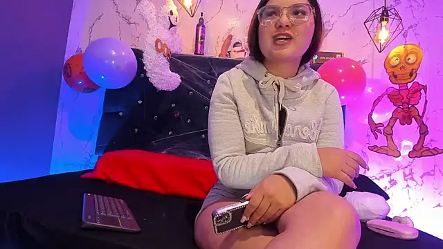 Snapshot of Kitty_chs1 chatting on 10/27/25, 06:01 Kitty chs1 online show from 10/27/25, 06:01