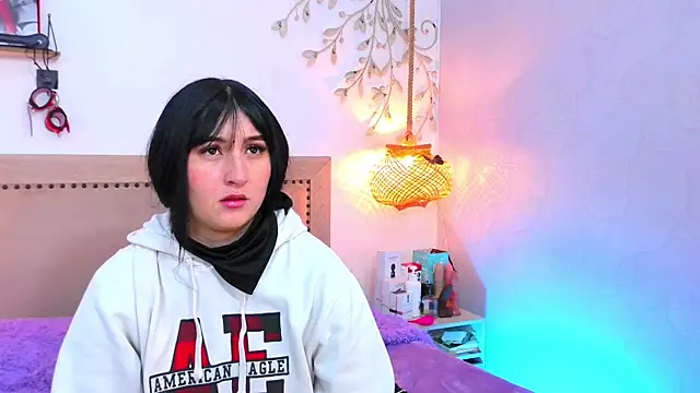 Snapshot of Daphnee-x chatting on 09/27/25, 12:10 Daphnee-x online show from 09/27/25, 12:10