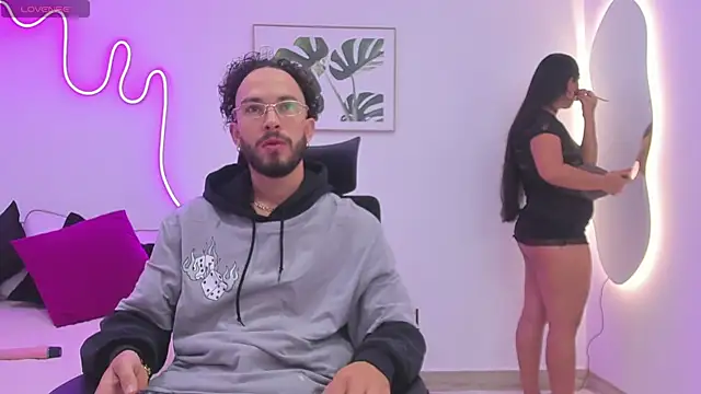 Snapshot of Violet_and_Paul chatting on 10/09/25, 01:47 Violet and Paul online show from 10/09/25, 01:47