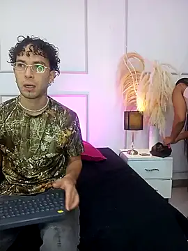 Snapshot of Violet_and_Paul chatting on 10/20/25, 03:07 Violet and Paul online show from 10/20/25, 03:07