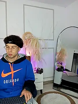 Snapshot of Violet_and_Paul chatting on 10/23/25, 03:06 Violet and Paul online show from 10/23/25, 03:06