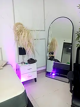 Snapshot of Violet_and_Paul chatting on 10/25/25, 03:47 Violet and Paul online show from 10/25/25, 03:47