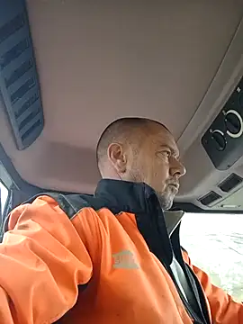 Snapshot of hugoboys4576 chatting on 11/06/25, 01:12 hugoboys4576 online show from 11/06/25, 01:12