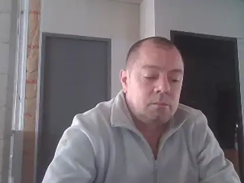 Snapshot of hugoboys4576 chatting on 11/10/25, 11:20 hugoboys4576 online show from 11/10/25, 11:20