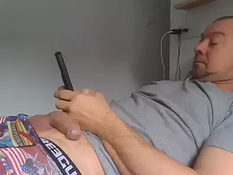 Snapshot of hugoboys4576 chatting on 11/26/25, 11:22 hugoboys4576 online show from 11/26/25, 11:22